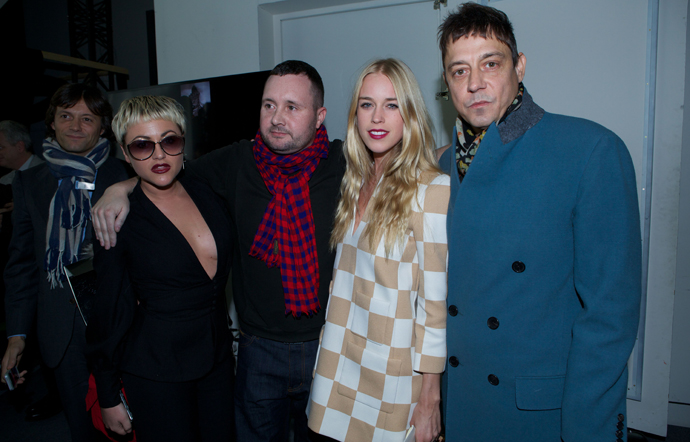 Гости показа Louis Vuitton в Париже (фото 6)