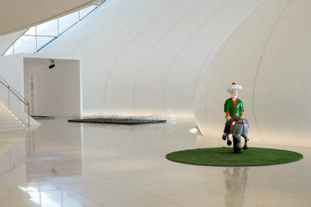 Выставка Love Me, Love Me Not в Центре Гейдара Алиева Мария Байбакова о Баку и выставке Love Me, Love Me Not (фото 4)