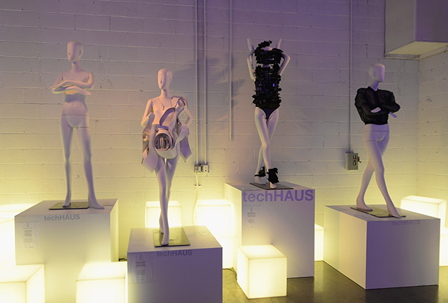 Леди Гага организовала выставку в Нью-Йорке (фото 10)