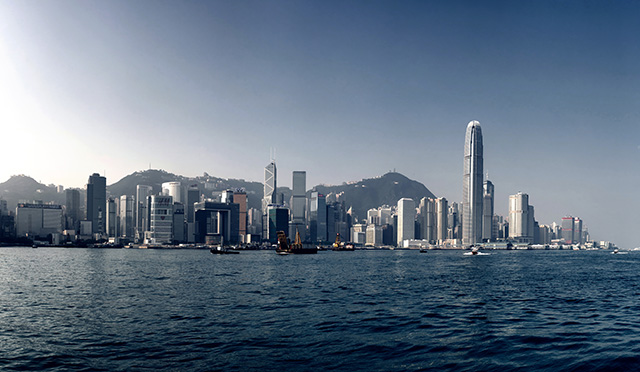 Вид на город действительно завораживает. Гонконгцы с гордостью утверждают, что этот скайлайн входит в десятку самых красивых в мире Путевые заметки: Гонконг (фото 7)