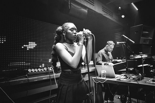 Интервью Buro 24/7: певица и дитя 90-х Moko (фото 1)