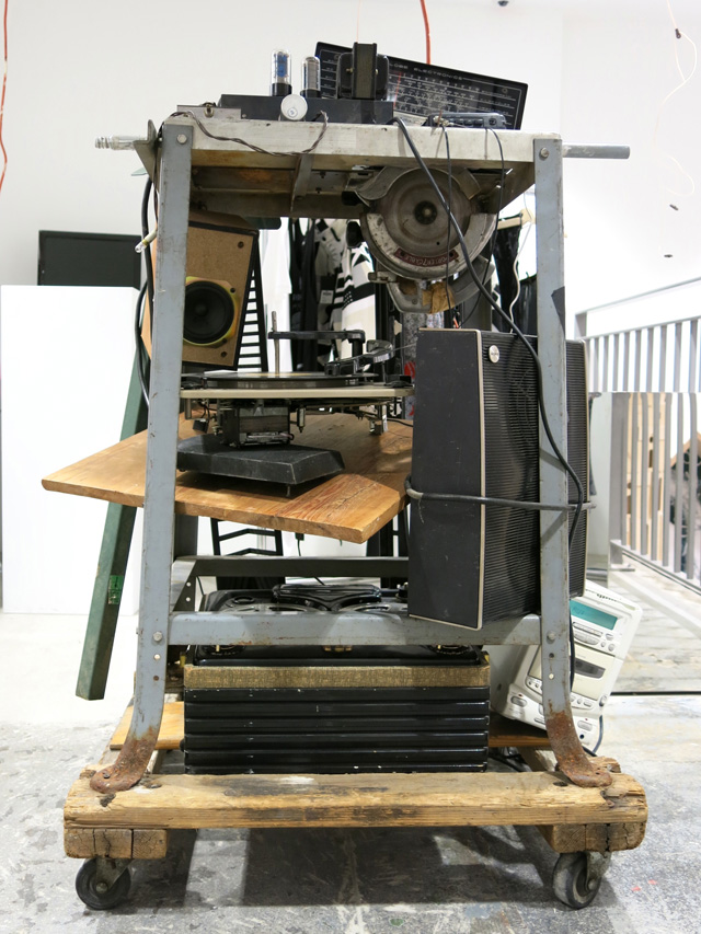 Скульптура работы Calx Vive Экскурсия Buro 24/7: Dover Street Market New York (фото 18)