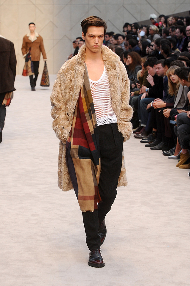 Обзор Buro24/7: Burberry Menswear, осень-зима 2014 (фото 1)