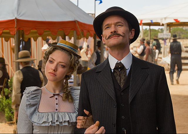 Аманда Сейфрид: "Мне много платят из-за чуваков, которые дежурят в кустах у моего дома" (фото 1)