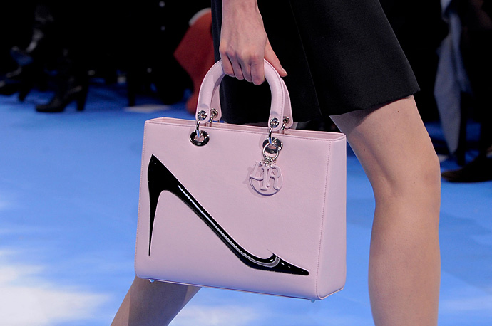 Обзор Buro 24/7: Christian Dior, осень-зима 2013/14 (фото 1)