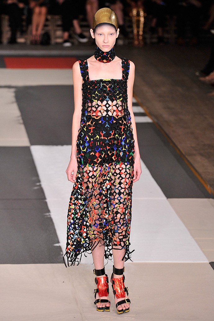 Обзор Buro 24/7: Alexander McQueen, весна-лето 2014 (фото 1)