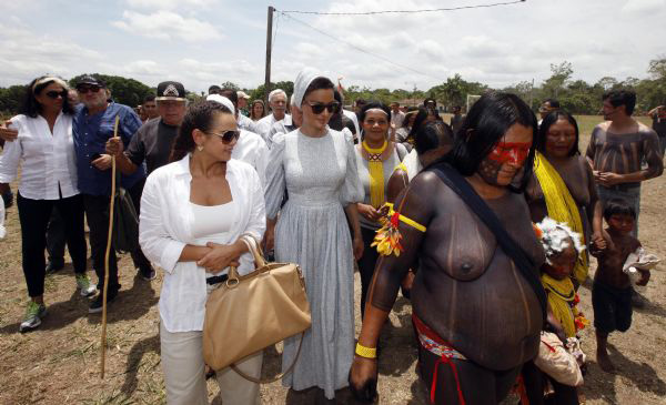 Шейха Моза в Бразилии в платье Ulyana Sergeenko (фото 2)