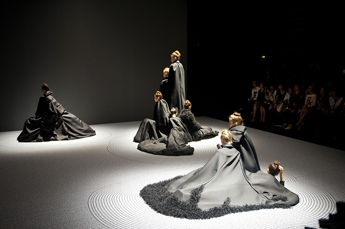 Обзор Buro 24/7: Viktor & Rolf Couture, осень-зима 2013/14 (фото 3)