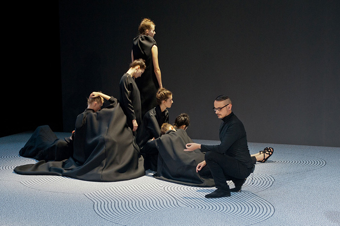 Обзор Buro 24/7: Viktor & Rolf Couture, осень-зима 2013/14 (фото 1)