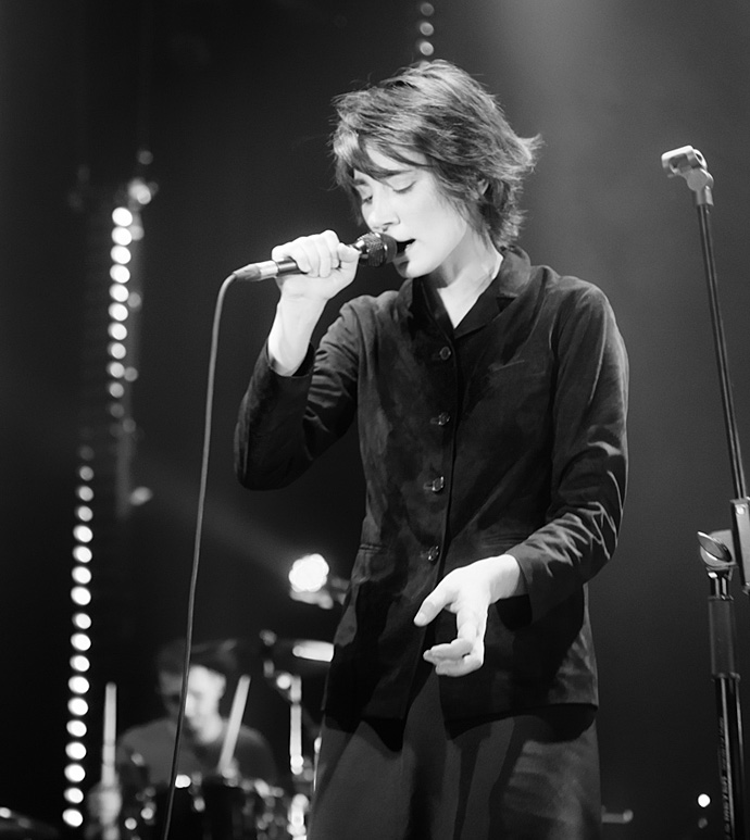 Александр Терехов и Рената Литвинова сшили костюмы для Земфиры (фото 2)