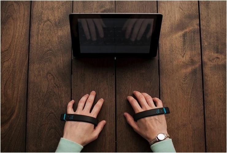 "Невидимые" наручники-клавиатура AirType (фото 1)