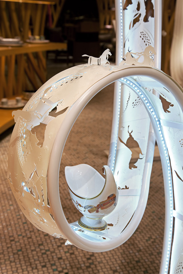 Картонные инсталляции Carte Blanche в бутике Hermès (фото 4)