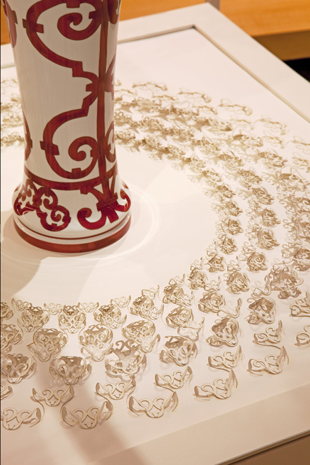 Картонные инсталляции Carte Blanche в бутике Hermès (фото 6)