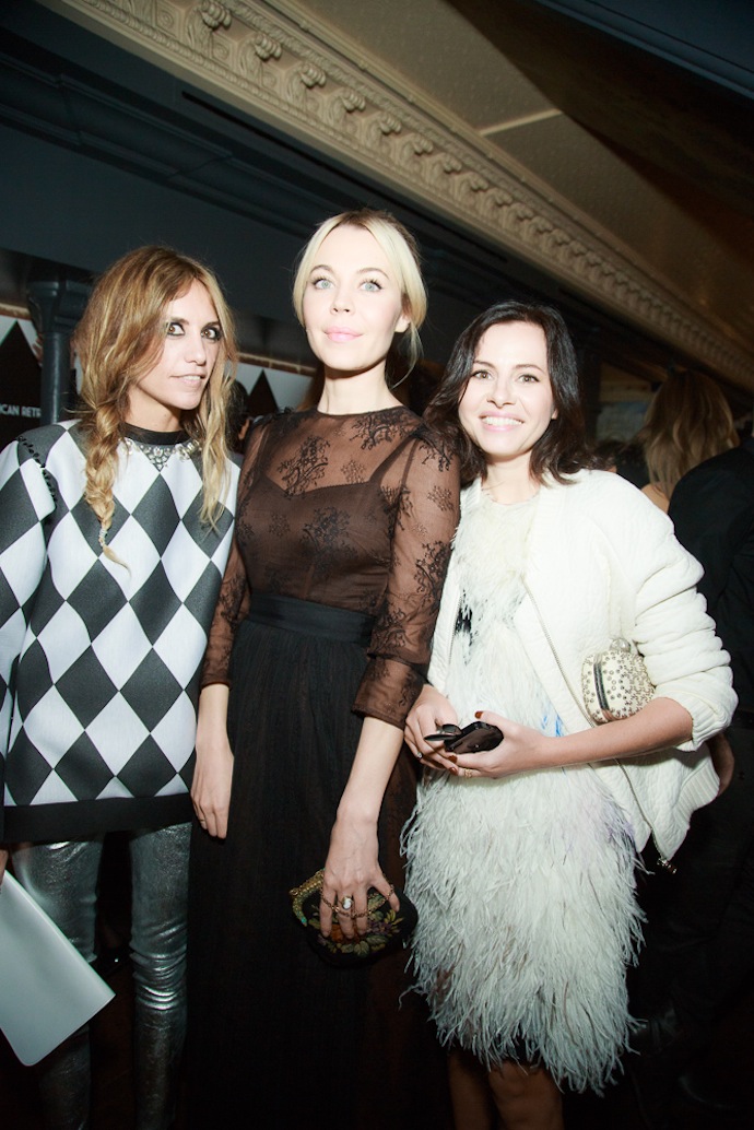 Лор Париент, Ульяна Сергеенко и Оксана Лаврентьева Лор Париент, Ульяна Сергеенко и Оксана Лаврентьева