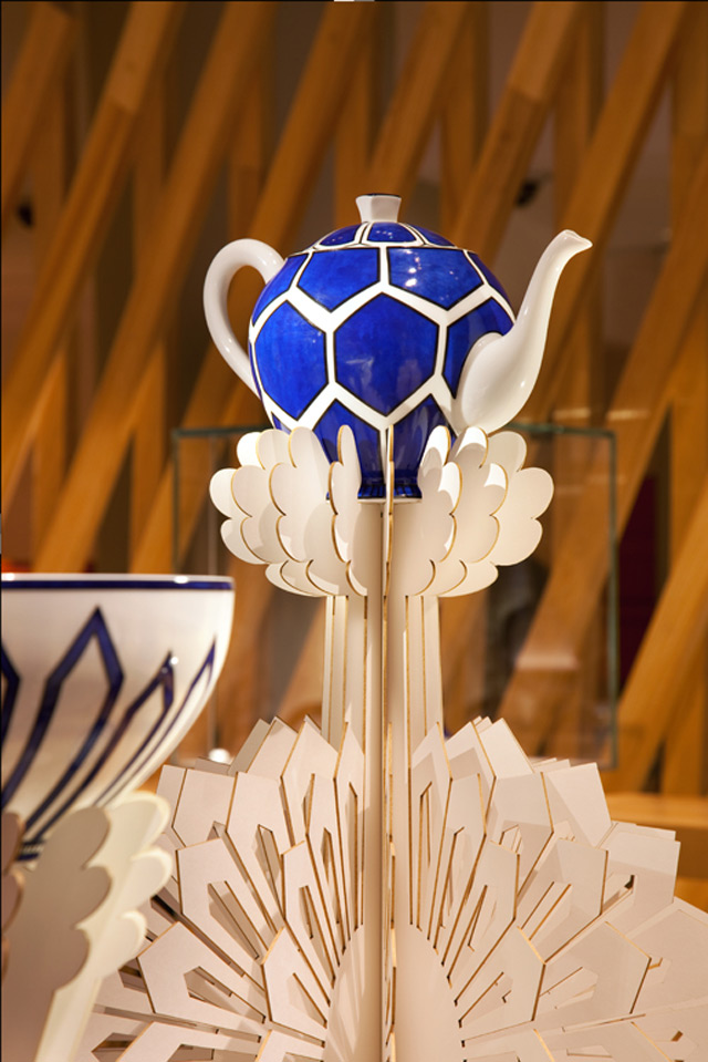 Картонные инсталляции Carte Blanche в бутике Hermès (фото 5)