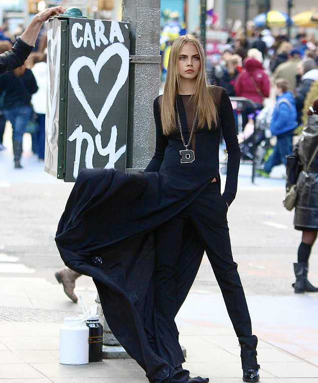 Кара Делевинь на съемках рекламы DKNY (фото 5)
