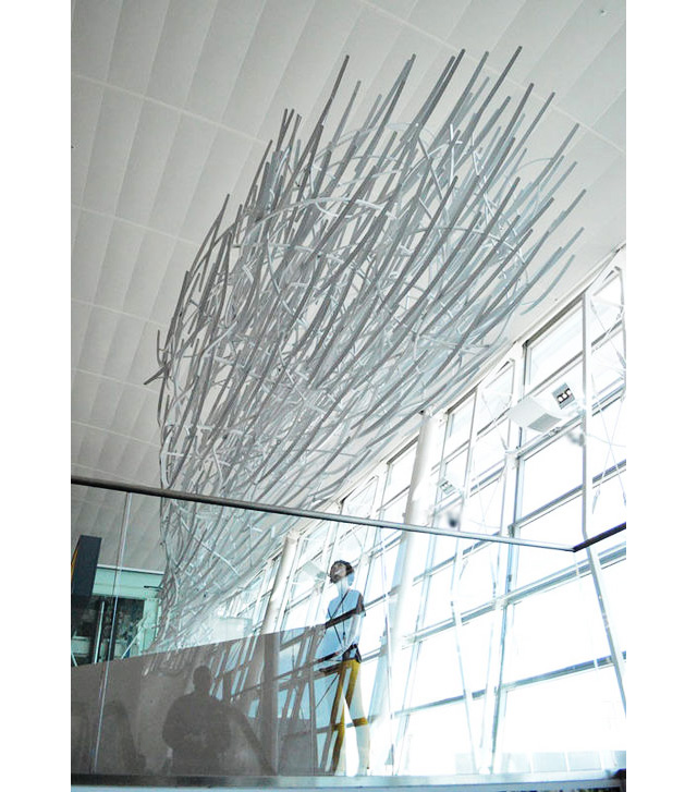 Скульптура Димитара Луканова в терминале аэропорта Кеннеди (фото 4)