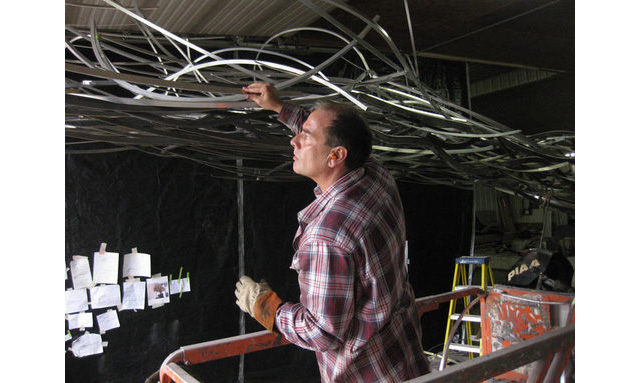 Димитар Луканов Скульптура Димитара Луканова в терминале аэропорта Кеннеди (фото 3)