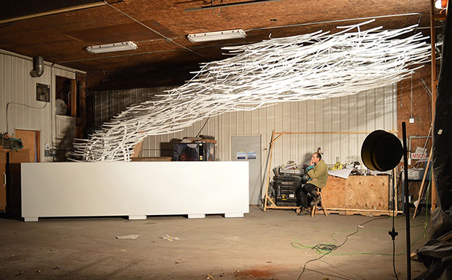 Скульптура Димитара Луканова в терминале аэропорта Кеннеди (фото 2)