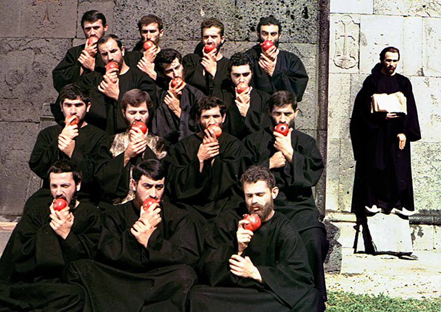 "Цвета граната": выставка к 90-летию Сергея Параджанова в Москве (фото 3)