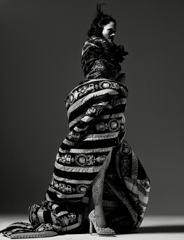 Мариякарла Босконо в съемке для весеннего Dazed (фото 3)