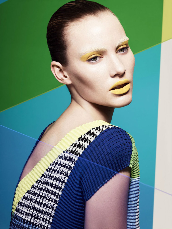 Эмили Бейкер в съемке Color Blocking (фото 5)