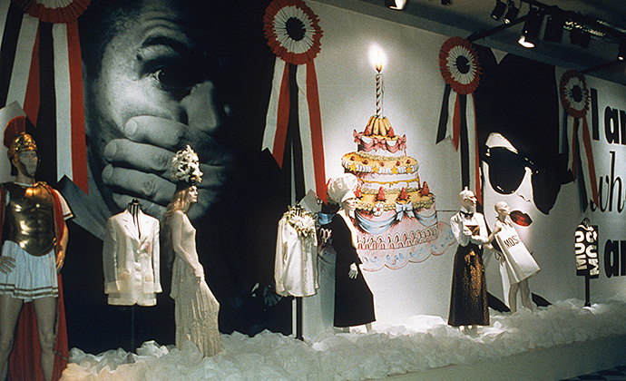 Игра в моду: 30-летие дома Moschino (фото 6)