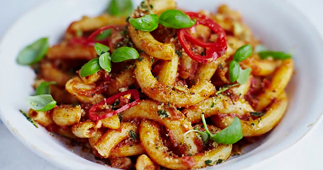 Джейми Оливер спустит свои рестораны "на воду" (фото 5)