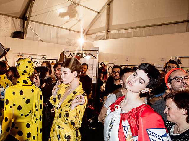 Moschino, осень-зима 2014: backstage (фото 12)