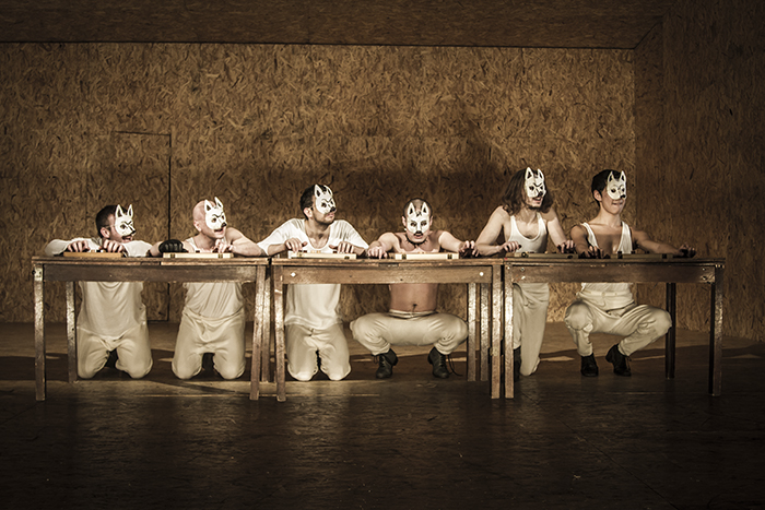 Спектакль "Мертвые души" Третий сезон в "Гоголь-центре": лучшие спектакли до закрытия (фото 1)