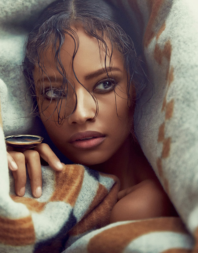 Малаика Ферт в съемке для летнего Porter (фото 1)