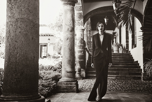 Малаика Ферт в съемке для летнего Porter (фото 3)