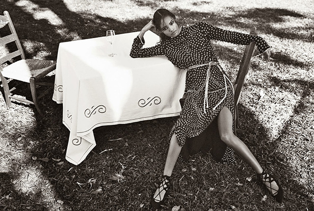 Малаика Ферт в съемке для летнего Porter (фото 5)