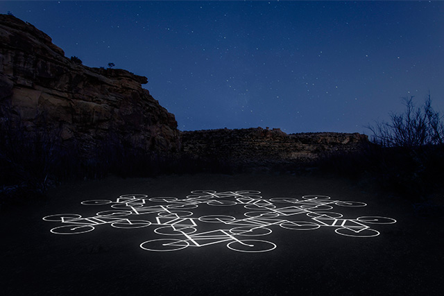 Ай Вэйвэй и Берт Беналли создали инсталляцию на песке (фото 3)