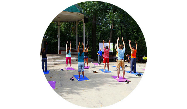 5 бесплатных курсов йоги на открытом воздухе (фото 2)