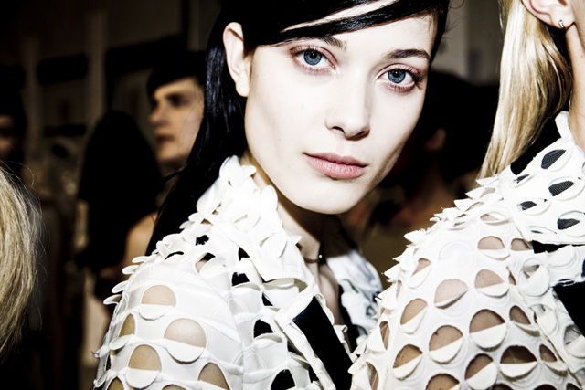 Эксклюзив Buro24/7: backstage Christian Dior, весна 2014 (фото 10)