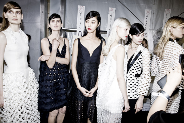 Эксклюзив Buro24/7: backstage Christian Dior, весна 2014 (фото 7)