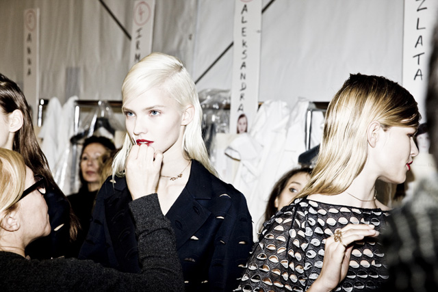 Эксклюзив Buro24/7: backstage Christian Dior, весна 2014 (фото 11)