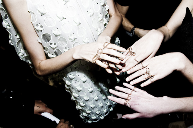 Эксклюзив Buro24/7: backstage Christian Dior, весна 2014 (фото 16)