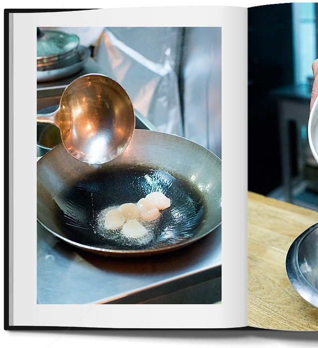 Блюдо недели: гребешки с артишоками, шпинатом и козьим сыром от Павла Петухова (фото 5)