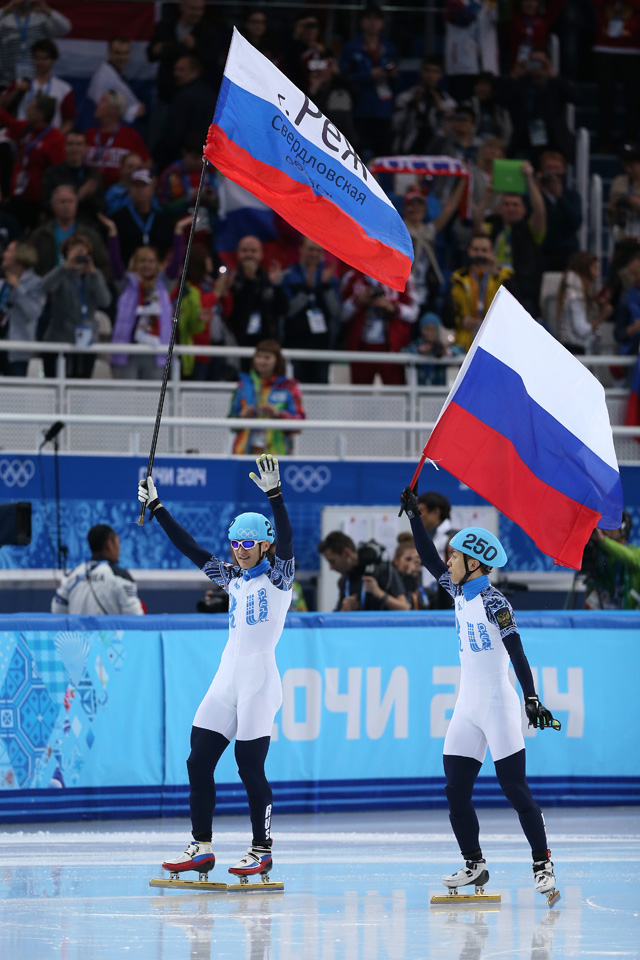 Владимир Григорьев и Виктор Ан. Золотая медаль, добытая на шорт-треке, стала нашей уже третьей золотой, добытой в стенах ледового дворца "Айсберг" Олимпийский дневник Полины Киценко. Часть VI (фото 1)