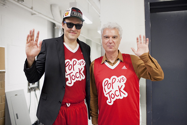 Arcade Fire, The Strokes и Bon Iver участвуют в благотворительном баскетбольном матче (фото 1)