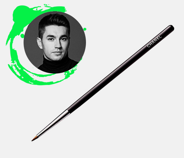 Тонкая кисть для подводки Chanel Тонкая кисть для подводки Chanel