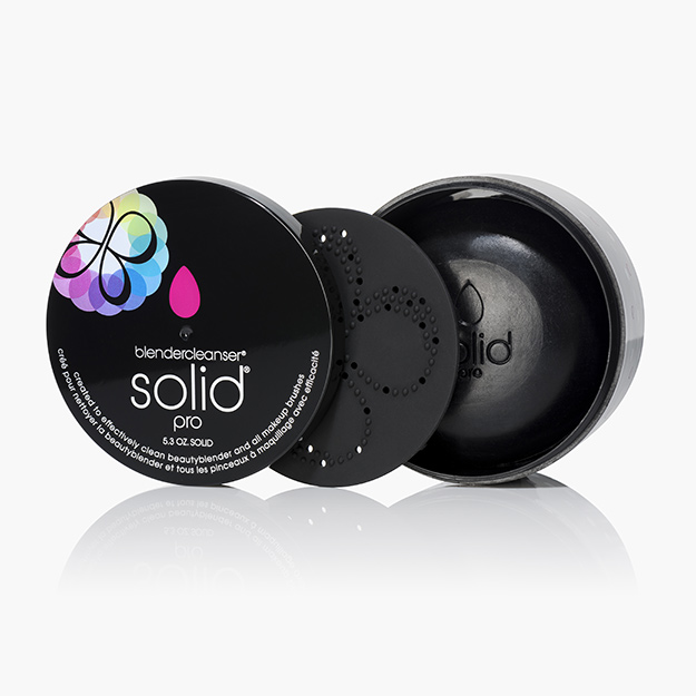 Угольное мыло, средства для невидимого макияжа и аромат от Cartier — новинки недели (фото 1)