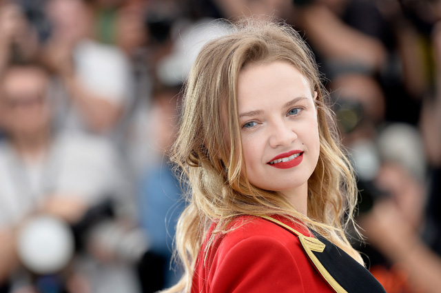 Сара Форестье Команда фильма La Tête Haute на фотоколле в Каннах (фото 2)