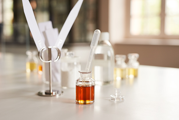 Christian Dior и Louis Vuitton открыли парфюмерную лабораторию (фото 2)