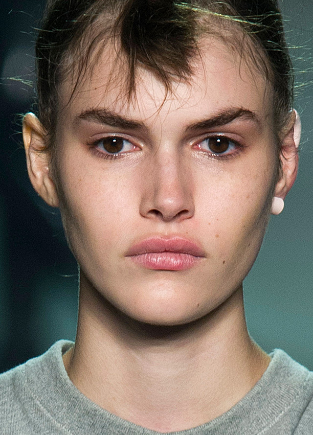 Красота в деталях: образ с показа Marc by Marc Jacobs (фото 4)