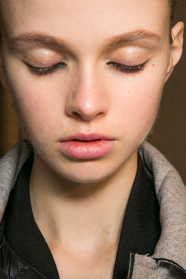 Красота в деталях: образ с показа Victoria Beckham (фото 1)