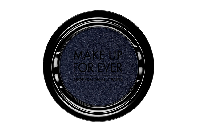 Сияние стали: 10 лучших теней с эффектом металлик (фото 4)