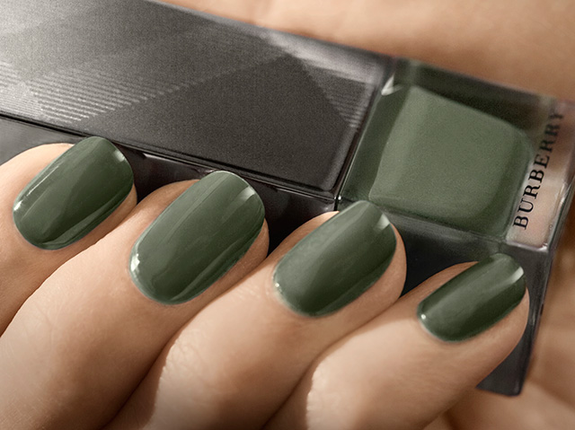 Красота в деталях: образ с показа Burberry Prorsum (фото 3)